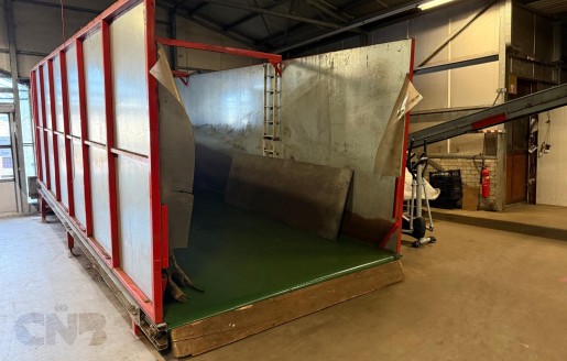 Foto van Complete inpaklijn met grote aanvoerbunker